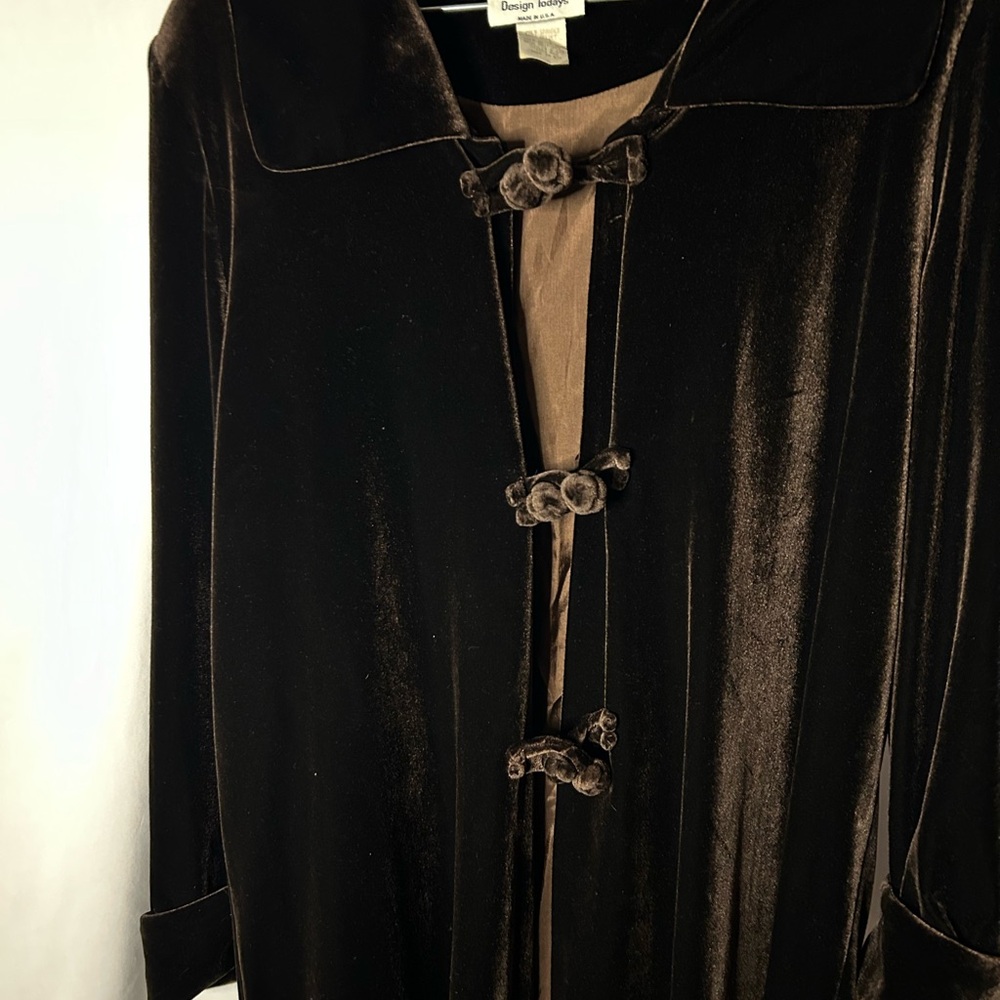 Design Today’s Vintage Brown Velvet Coat - Picture 7 of 7